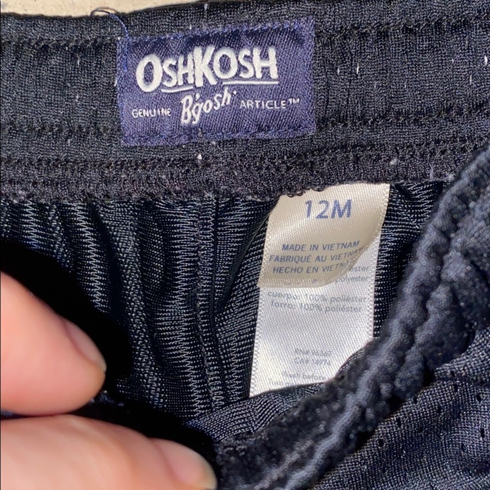 Oshkosh size 12 months shorts - Picture 2 of 3